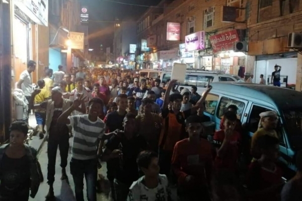 وزارة الداخلية تحذر من استهداف المتظاهرين بعدن وتتوعد بملاحقة المتورطين 